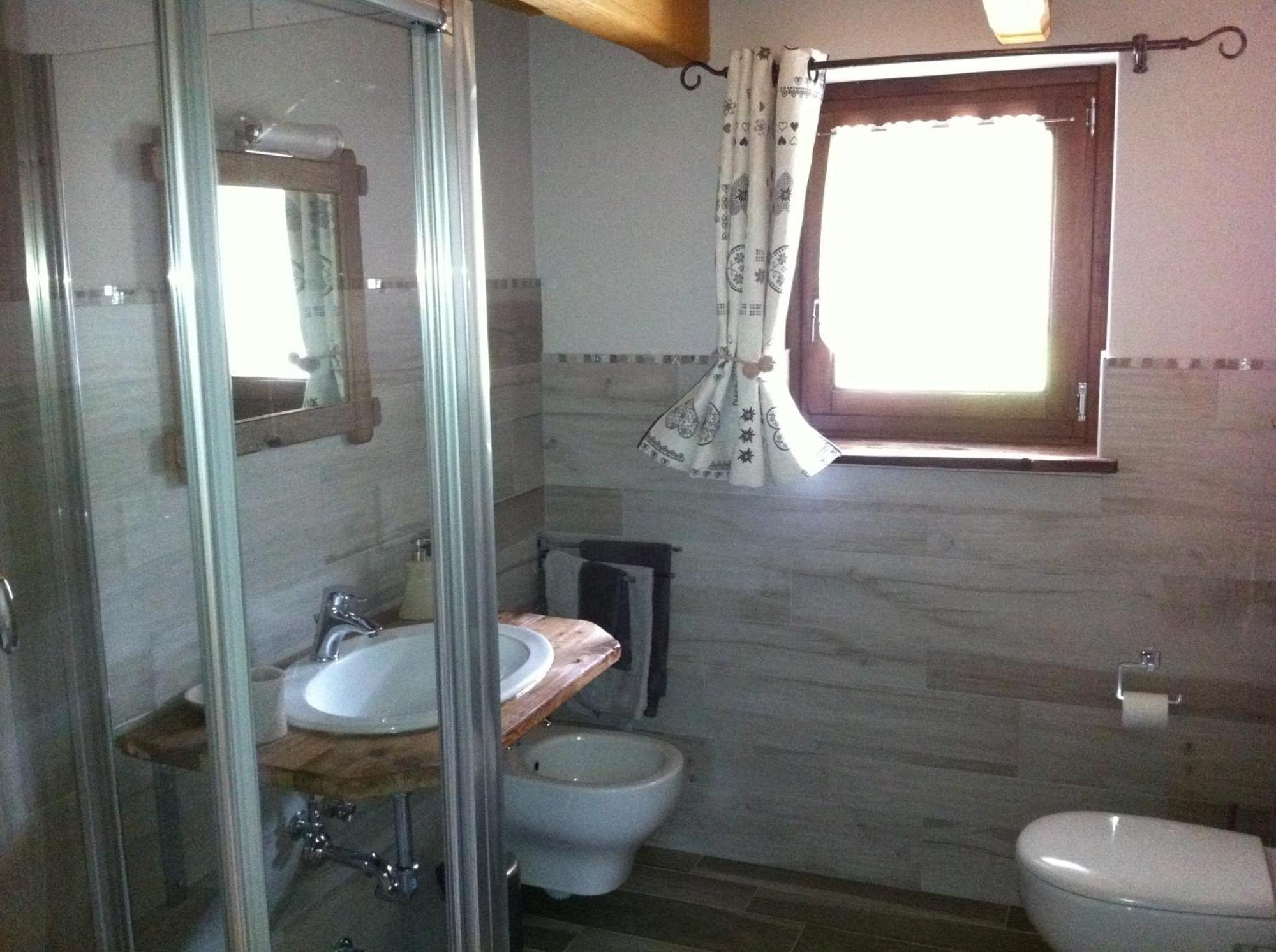 Alpe Rebelle Bed & Breakfast Bionaz Bagian luar foto