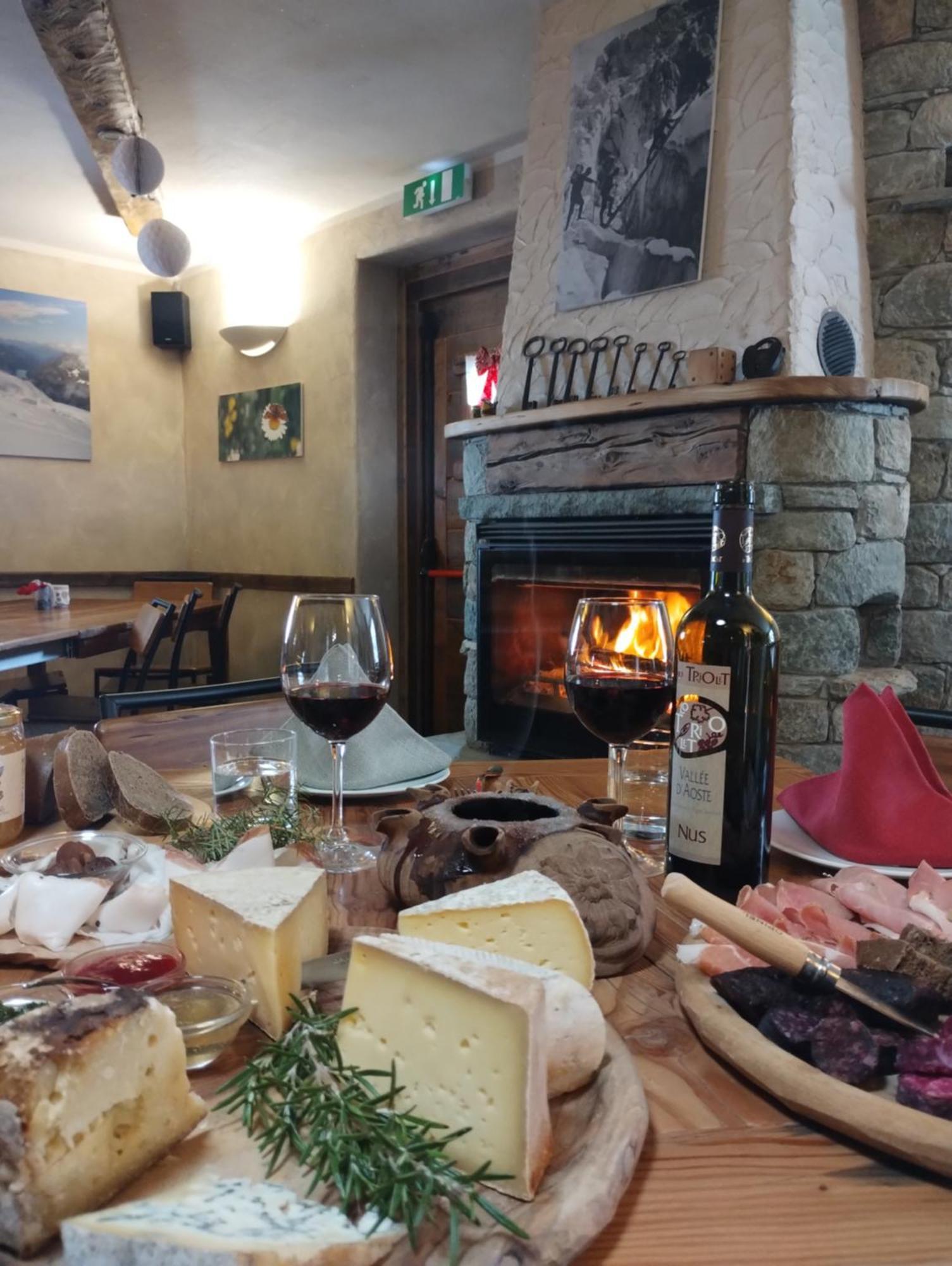 Alpe Rebelle Bed & Breakfast Bionaz Bagian luar foto